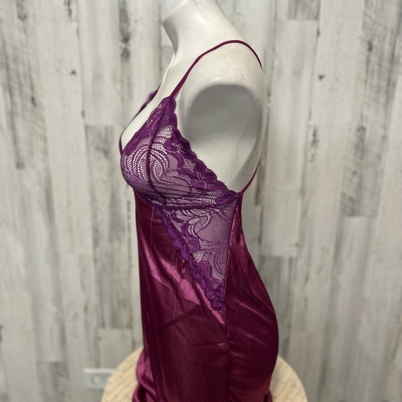 Lingerie - Picture 2 of 7